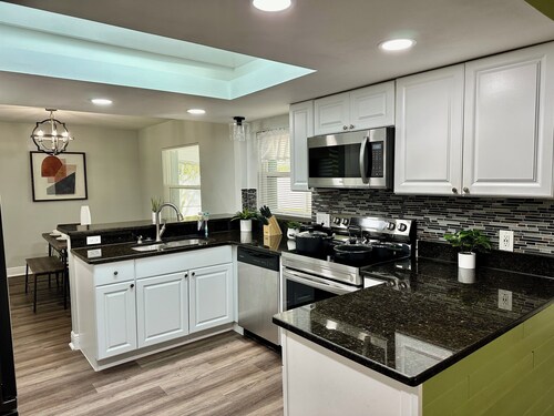 Private Pool 4BR Retreat Sleeps 10 Near Orlando Attractions