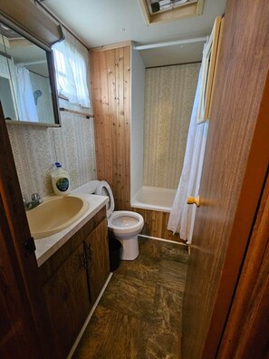 Towels - Trailer 10 - Lakefront (Hamilton)