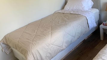 3 slaapkamers, een strijkplank/strijkijzer, wifi, beddengoed