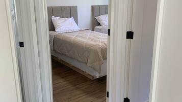 3 bedrooms, iron/ironing board, WiFi, bed sheets