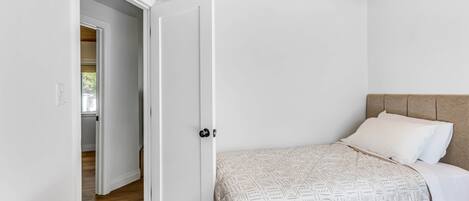 3 chambres, fer et planche à repasser, Wi-Fi, draps fournis