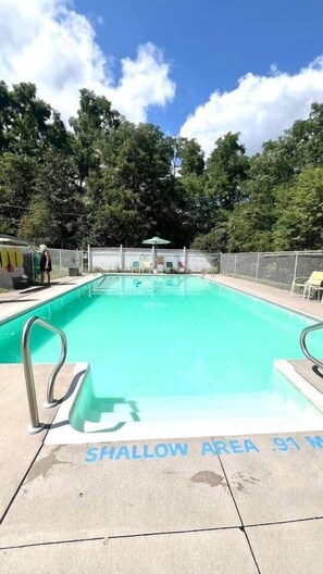 A heated pool - Peru - Cottage # 7 (Lakeside) (Hamilton)
