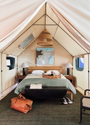 4 slaapkamers, een strijkplank/strijkijzer, gratis wifi, beddengoed