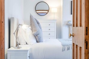 5 habitaciones, tabla de planchar con plancha, wifi y ropa de cama 
