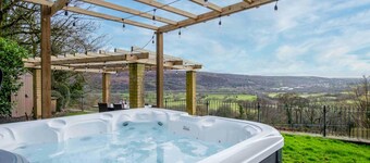 The Old Rectory - 5 Bedroom Holiday Home - Llanedi