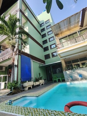 Comfort Double Room | Living area | 32-inch LED TV with cable channels - Lily holiday (Tambon Patong)