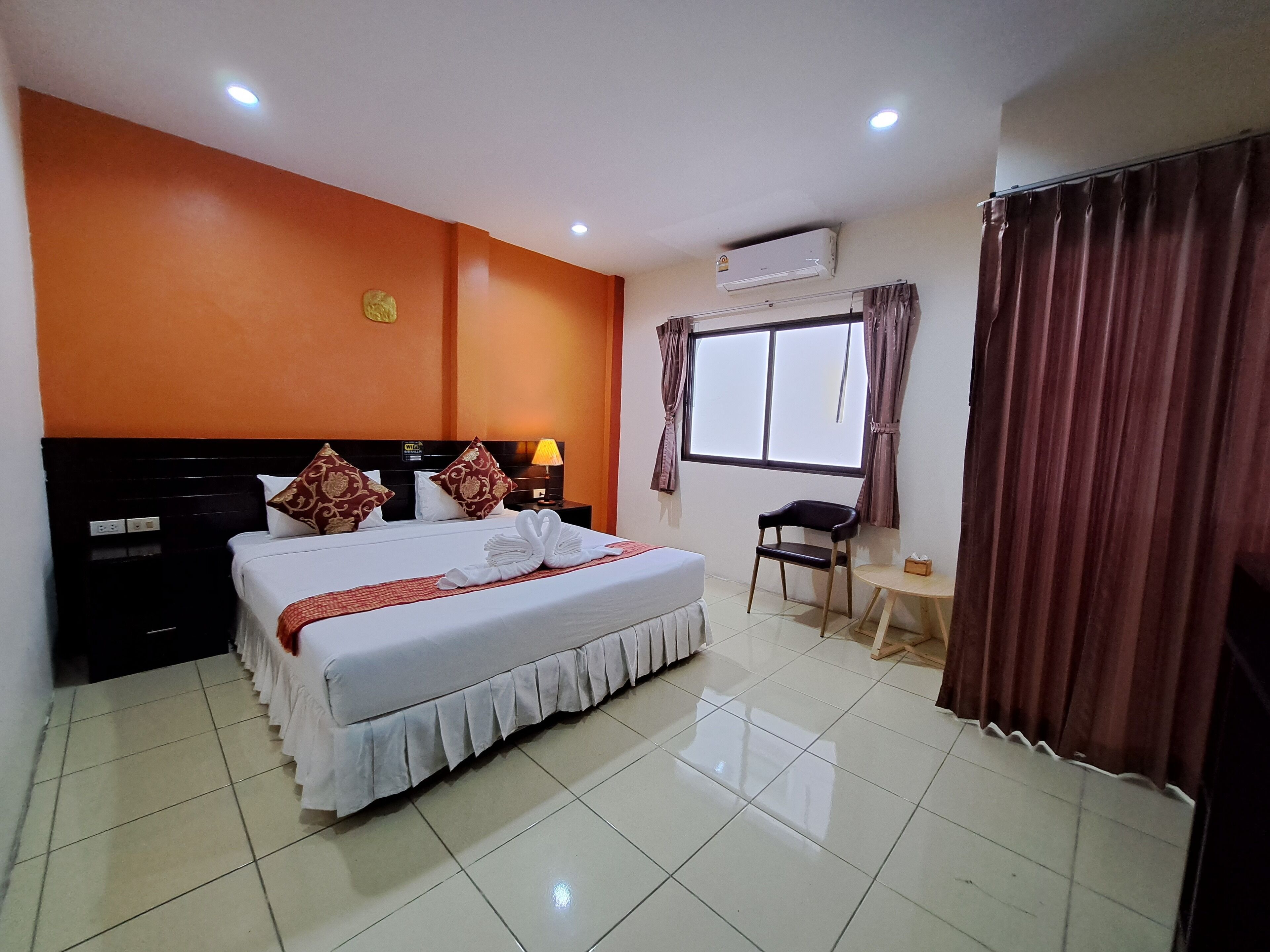 Basic Double Room | In-room safe, desk, free WiFi