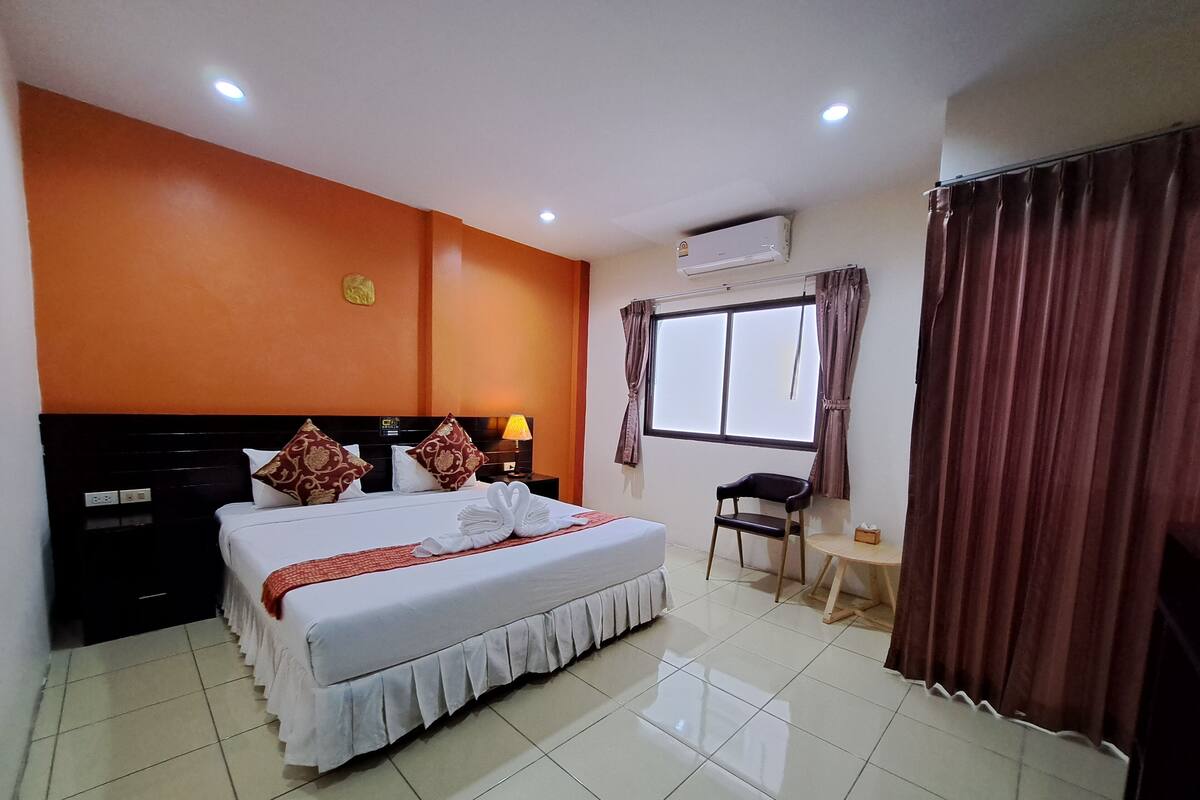 Basic Double Room | In-room safe, desk, free WiFi