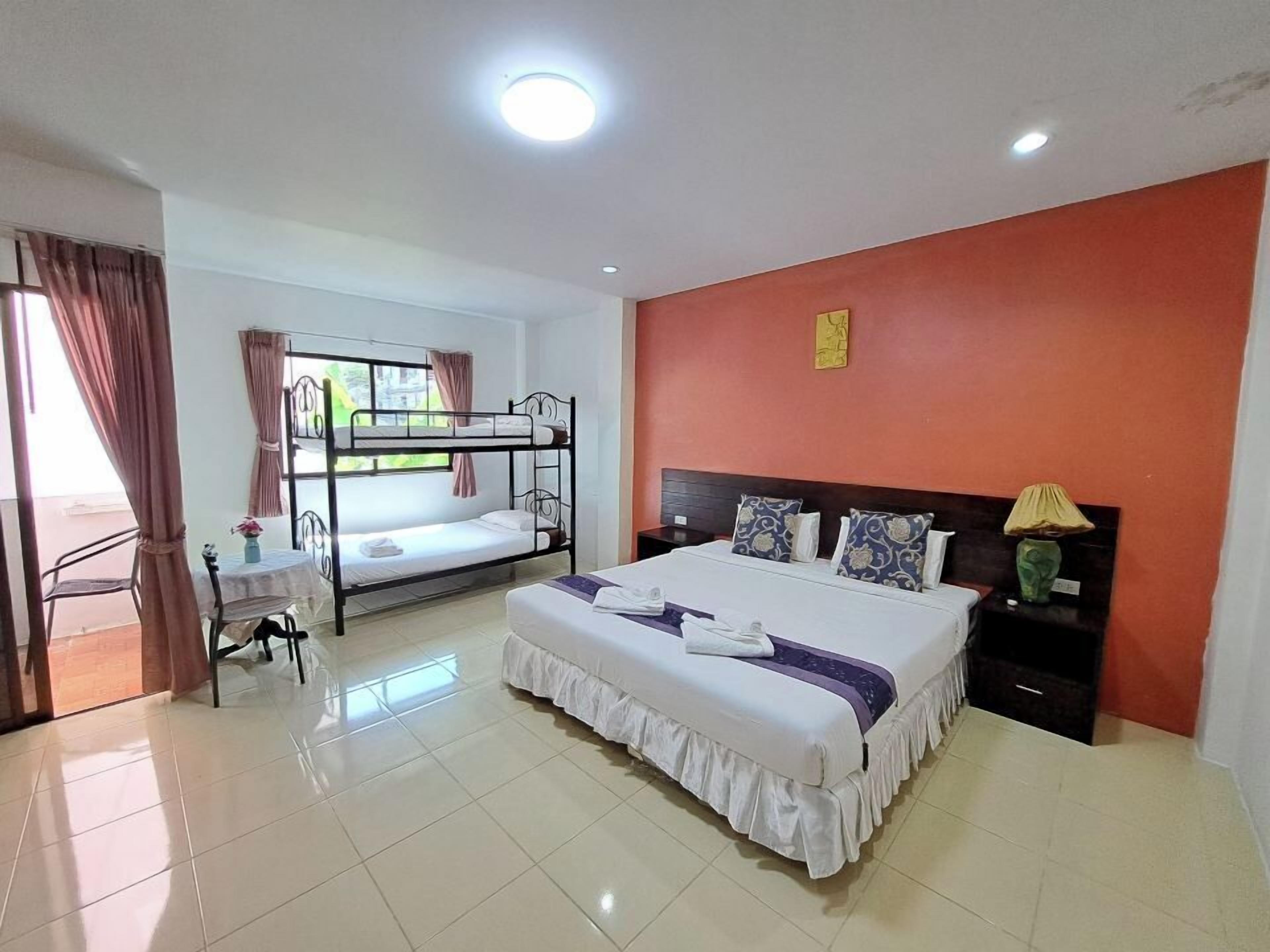 Comfort Quadruple Room | In-room safe, desk, free WiFi