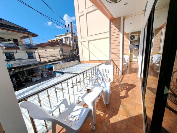 Family Room | Terrace/patio - Lily holiday (Tambon Patong)