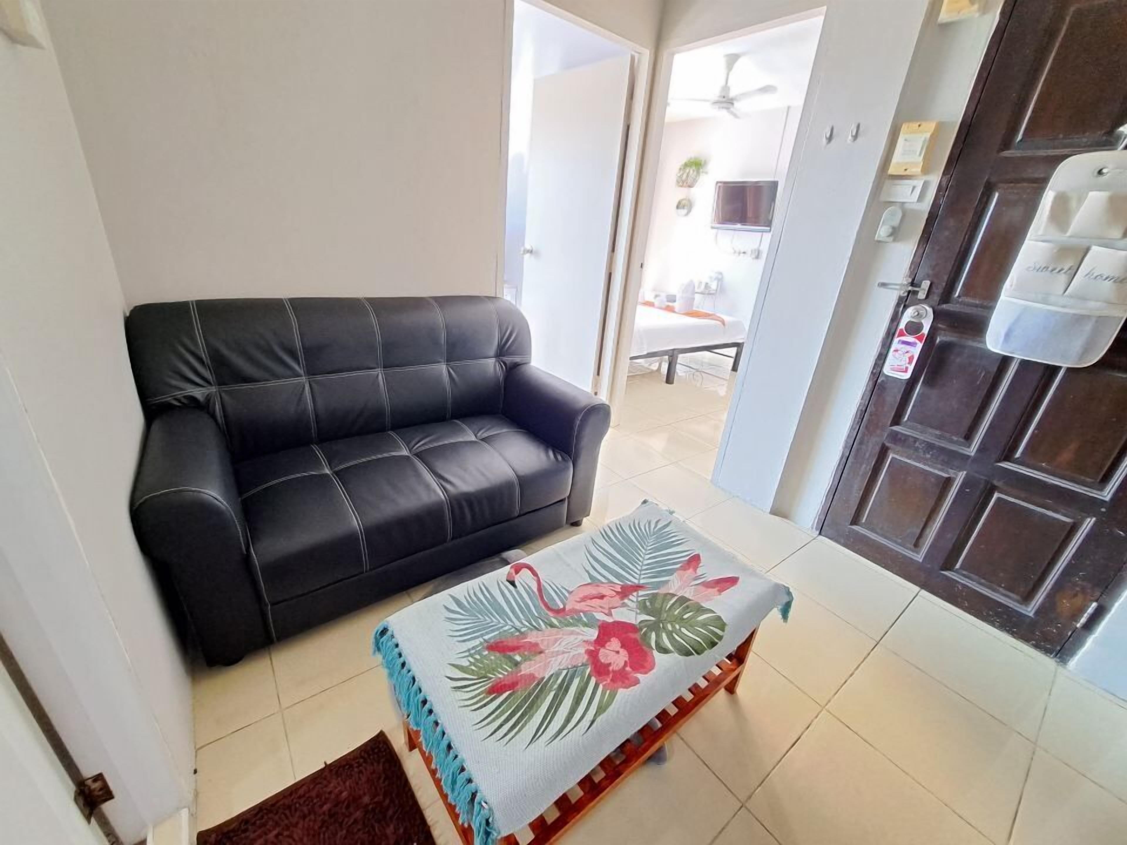 Camera familiare | Area soggiorno | TV LED 32 pollici con canali via cavo