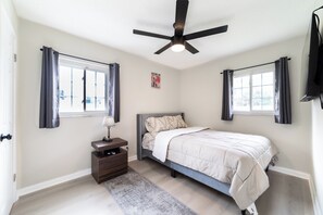 Bügeleisen/Bügelbrett, WLAN, Bettwäsche