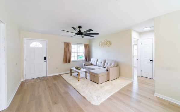 Smart TV - Located in tranquil Ft Pierce with game room, gazebo, outside bar, & playground. (Fort Pierce)