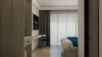 Una habitación de hotel moderna con una cama, un escritorio, una silla y un armario.