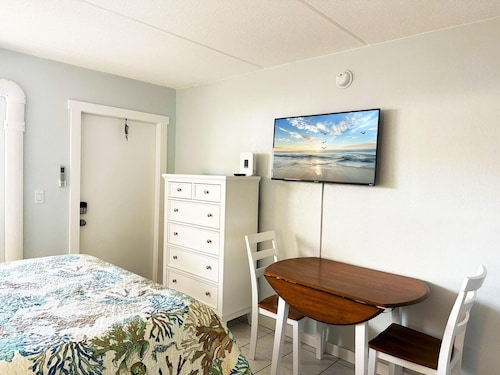 Venice Villas Studio – Beach Side Ground Level