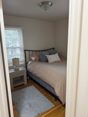 2 bedrooms, iron/ironing board, WiFi, bed sheets