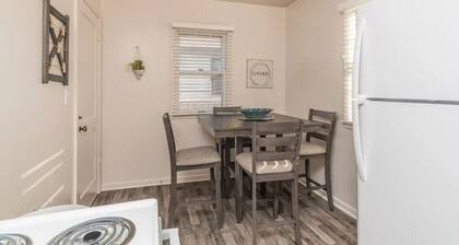 Upper 2 Bedroom, 1 Bathroom Apartment in McKennan Park Duplex