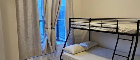 3 chambres, fer et planche à repasser, Wi-Fi, draps fournis