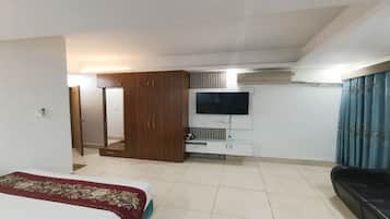 Desk, laptop workspace, free WiFi