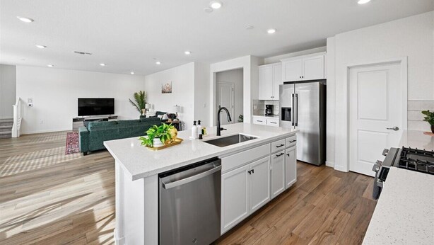 A modern kitchen with white cabinetry, stainless steel appliances, and a central island. - Sleeps ~12, 5 Bedroom 3 Bath Home in Lincoln CA (Lincoln)