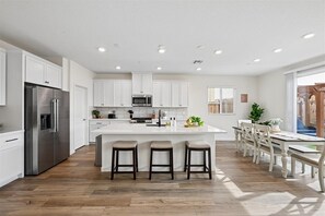 Private kitchen - Sleeps ~12, 5 Bedroom 3 Bath Home in Lincoln CA (Lincoln)