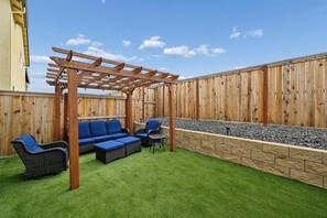 Property grounds - Sleeps ~12, 5 Bedroom 3 Bath Home in Lincoln CA (Lincoln)