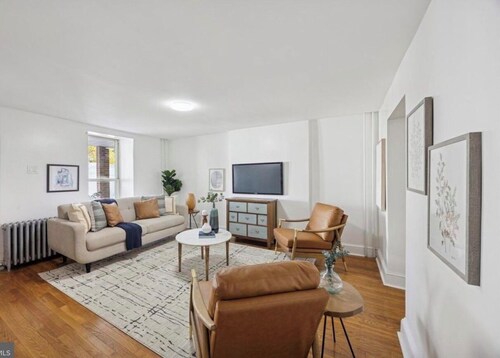 Bright & Cozy 3-Bedroom 2nd Floor Apartment Near JFK & Casino