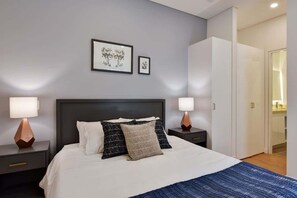 2 bedrooms, in-room safe, iron/ironing board, travel cot - G103 • Quiet 2-Bed Comfort by Granada • A/C • WiFi (Cali)