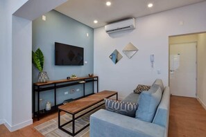 TV, offices - G103 • Quiet 2-Bed Comfort by Granada • A/C • WiFi (Cali)