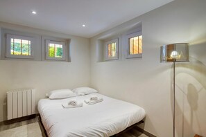 2 bedrooms, iron/ironing board, free WiFi, bed sheets - Lou Dava Chic Apt Near Centre Chamonix, Chamonix, France (Chamonix)