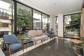Interior - Deluxe 2-Bed | King Beds | Walkable Granada | 204 (Cali)