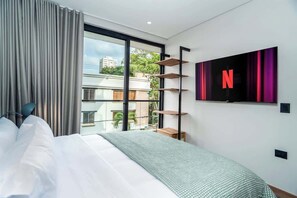 Room - Deluxe 2-Bed | King Beds | Walkable Granada | 204 (Cali)