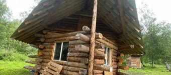 Interior Alaska vacation getaway. Secluded 1 bedroom cabin next to the river.