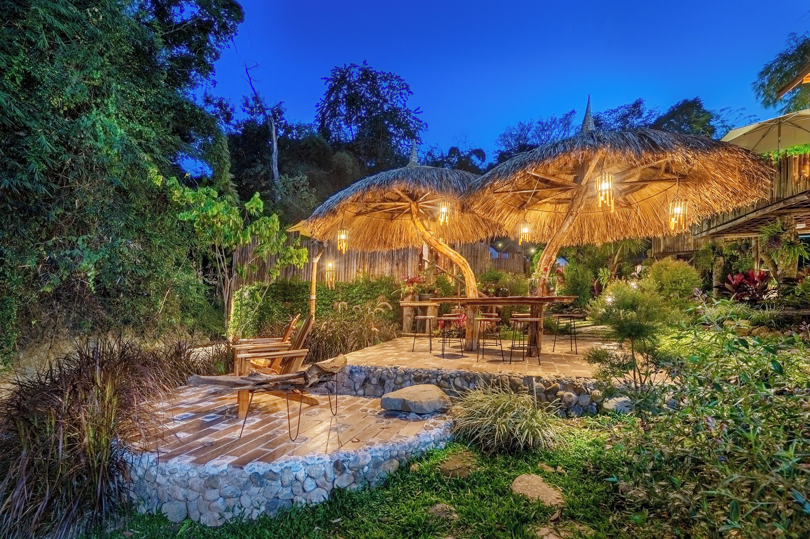 Family Room, Balcony, Mountain View | Outdoor dining