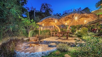 Family Room, Balcony, Mountain View | Outdoor dining