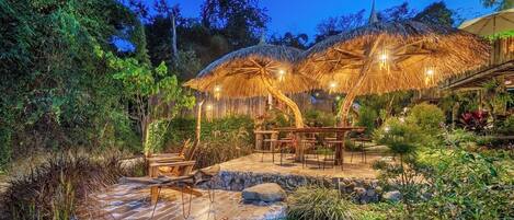 Family Room, Balcony, Mountain View | Outdoor dining