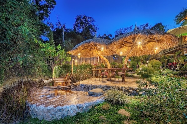 Family Room, Balcony, Mountain View | Outdoor dining