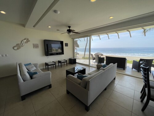 Beautiful 4 bdm Ocean Front Condo at Vivo Resorts