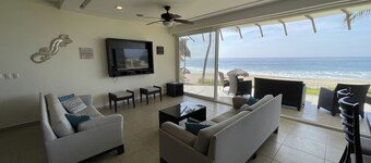 Beautiful 4 bdm Ocean Front Condo at Vivo Resorts