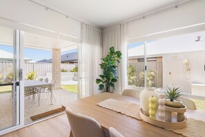 Dining - Brand New Retreat with Cubby house (Geographe)