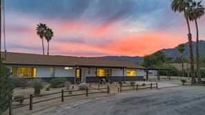 Exterior - Stardust Borrego — Movie Lounge + Bar • Fire Pit • AC • Pet-Friendly Retreat (Borrego Springs)