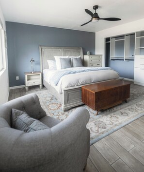3 bedrooms, desk, iron/ironing board, travel crib