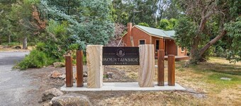 Mountainside Villa One – Banksia