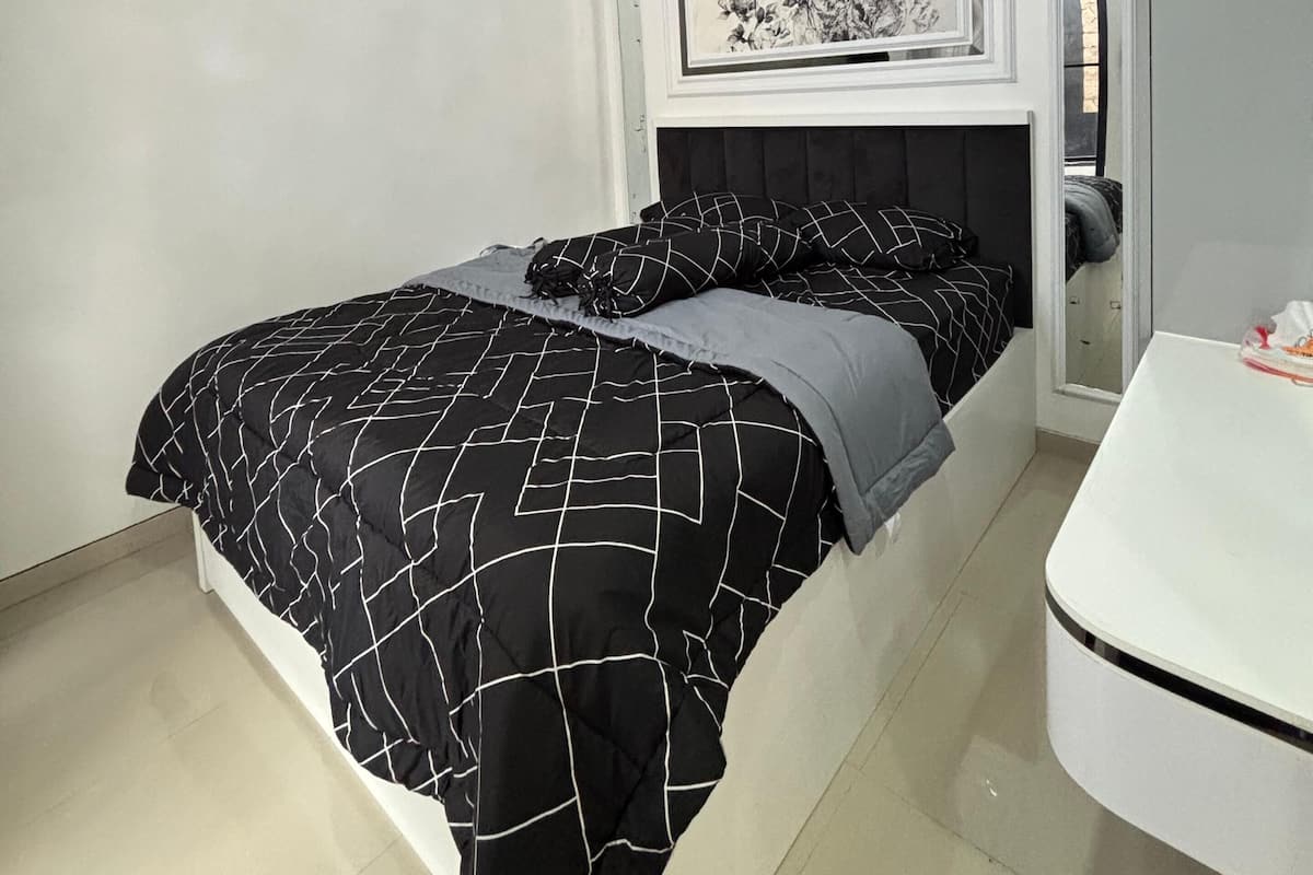 Superior Villa | Desk, laptop workspace, free WiFi