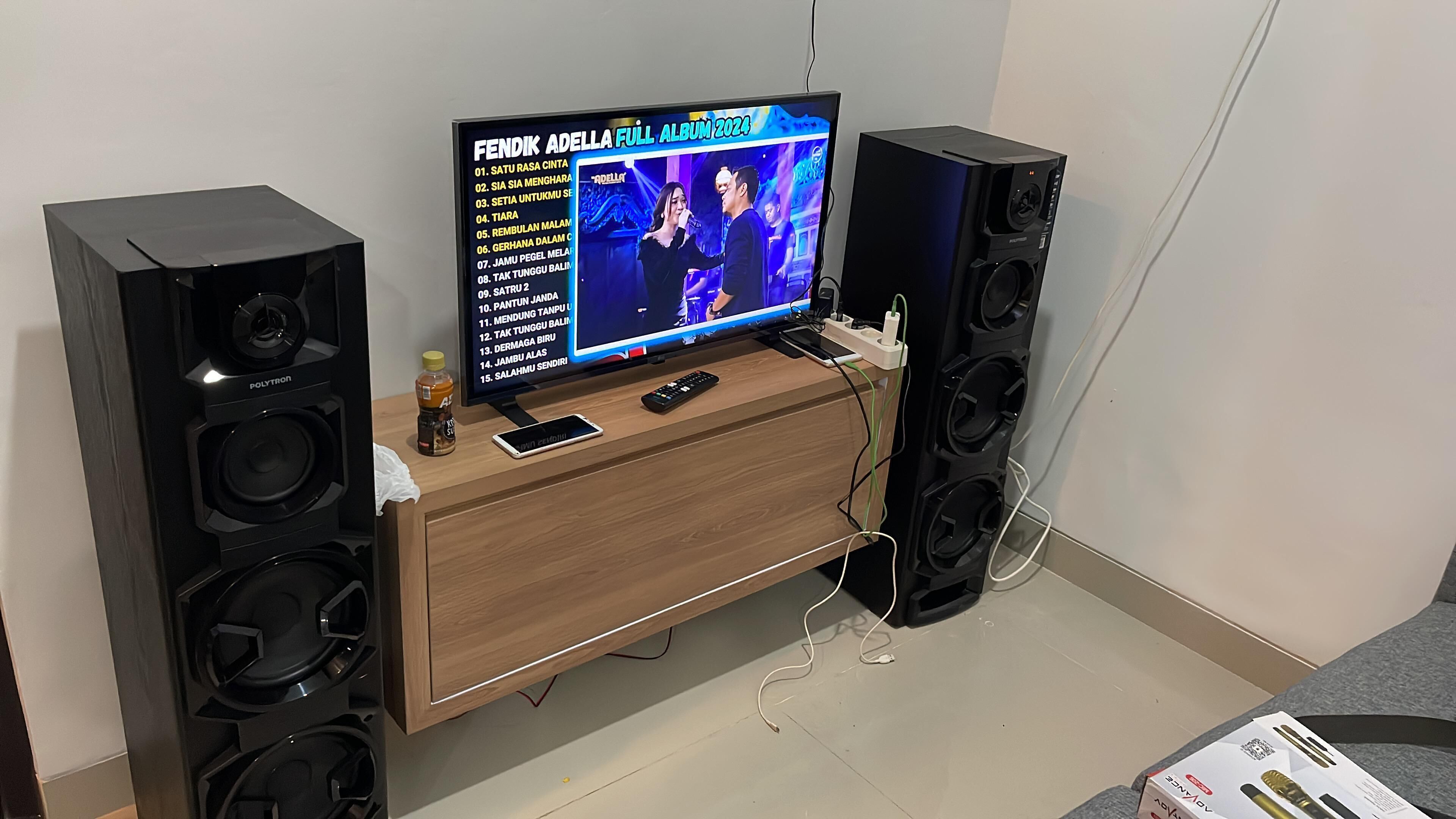 Vila Keluarga, 4 kamar tidur | Televisi