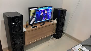 Vila Keluarga, 4 kamar tidur | Televisi