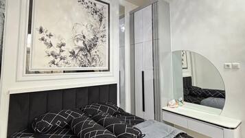 Premium Villa | Desk, laptop workspace, free WiFi