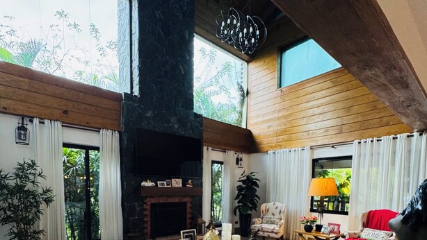 Luxury Villa | Oturma alanı | Dijital TV kanalları bulunan 55 inç televizyon 