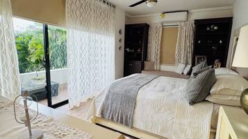 Luxury Villa | Iron/ironing board, free WiFi, bed sheets