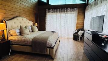 Luxury Villa | Iron/ironing board, free WiFi, bed sheets